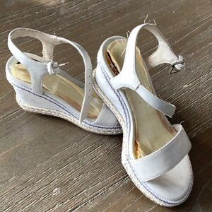 Stuart Weitzman girls wedge sandals Sz 11 dressy wedding silver shoes